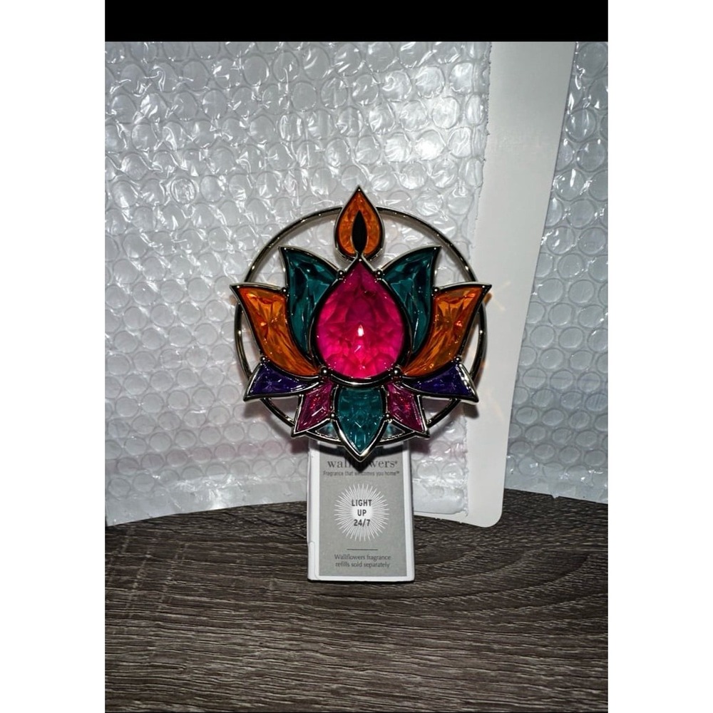 Bath and Body Works Diwali lotus wallflower plug in